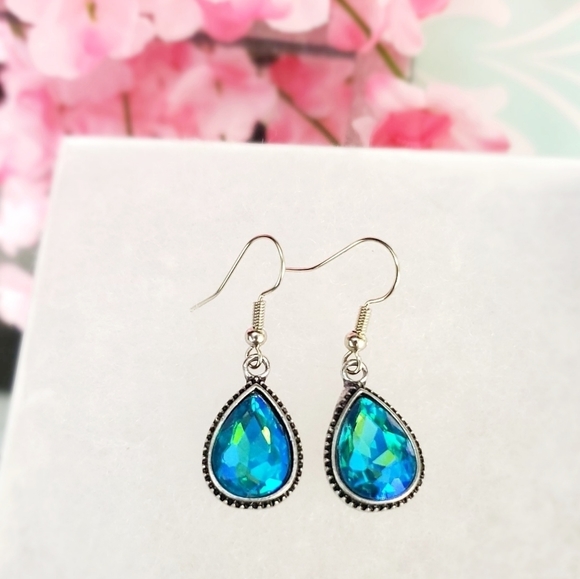 TURQUOISE Blue Green Tear Drop glass Crystal Earring - Picture 3 of 6